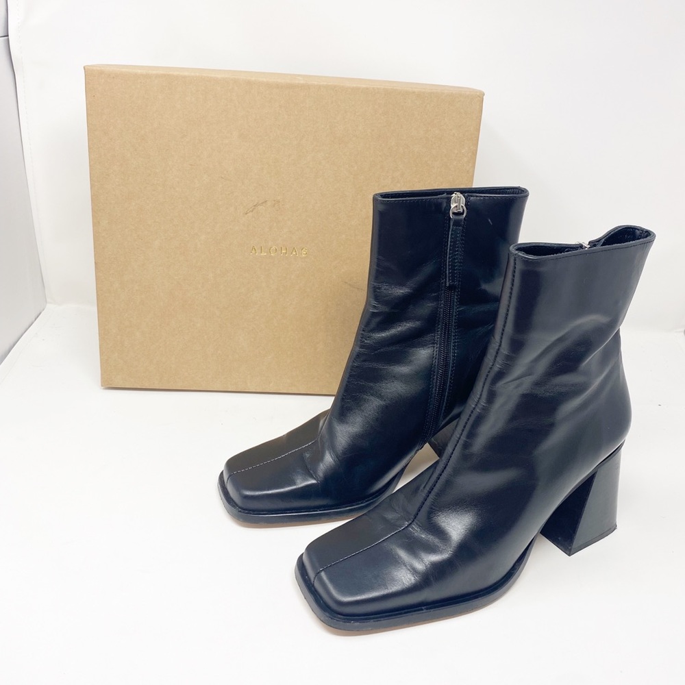 ALOHAS South Boot in Total Black